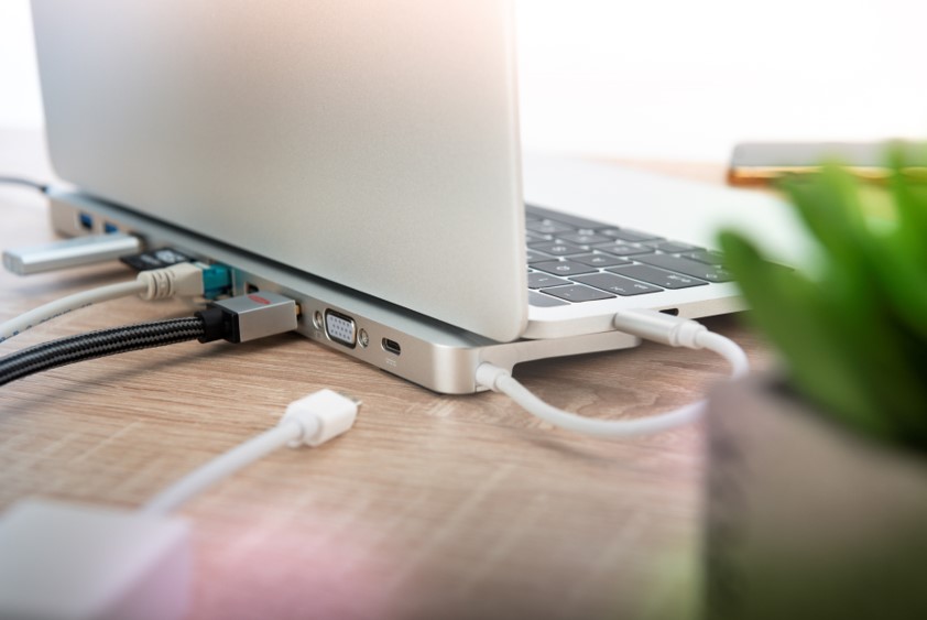 USB Type-C™ takma birimi - hepsi bir arada USB Type-C™ takma birimi - hepsi bir arada